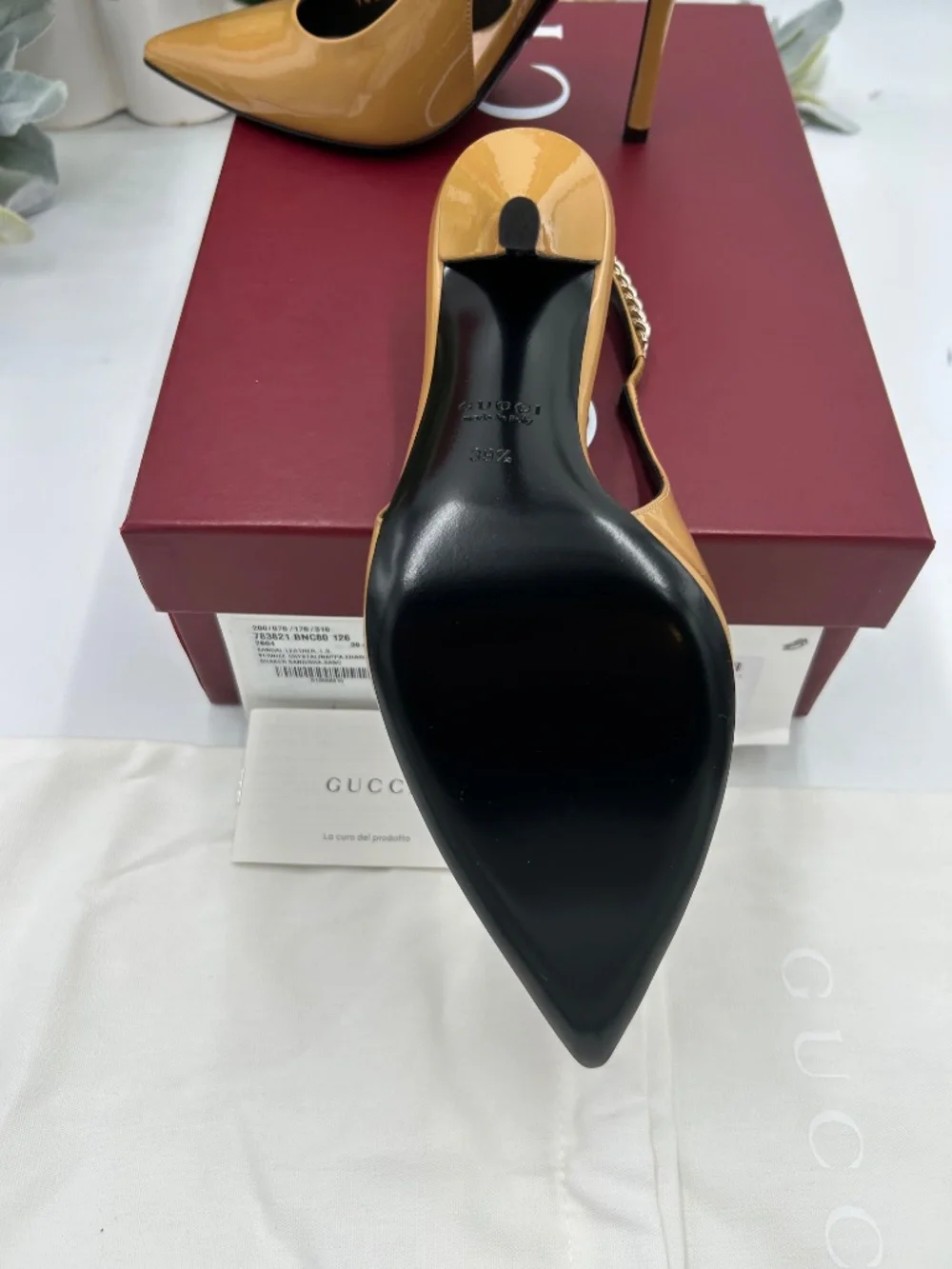 Women’s Gucci Signoria Patent chain sling back pumps. Size 39.5. Made in Italy. - Picture 4 of 11